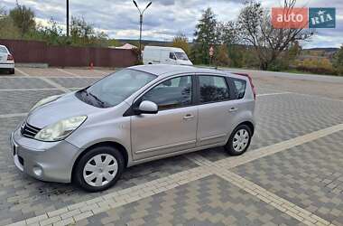Хэтчбек Nissan Note 2009 в 