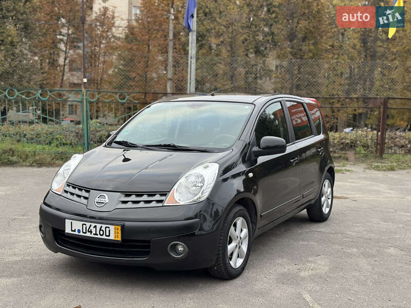 Хэтчбек Nissan Note 2006 в 