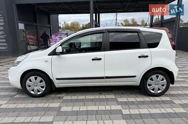 Хэтчбек Nissan Note 2012 в 