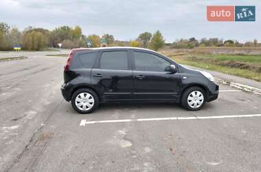 Хэтчбек Nissan Note 2009 в 