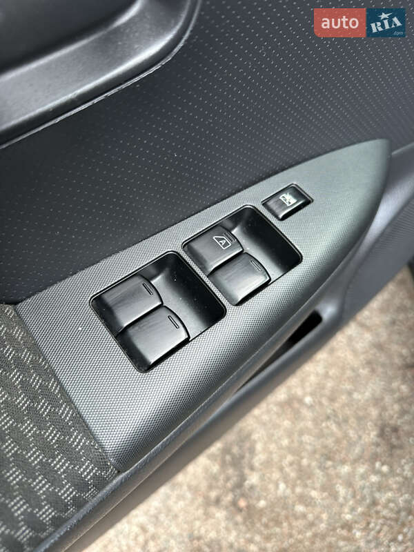 Хэтчбек Nissan Note 2006 в Киеве