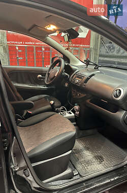 Хэтчбек Nissan Note 2009 в 