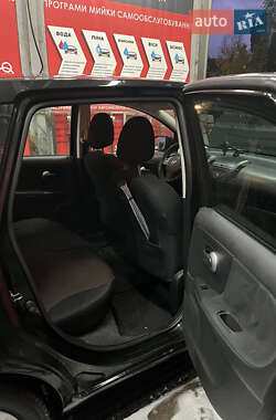 Хэтчбек Nissan Note 2009 в 