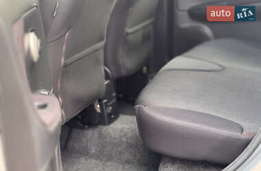 Хэтчбек Nissan Note 2010 в 