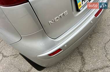 Хэтчбек Nissan Note 2010 в 