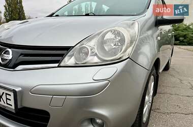 Хэтчбек Nissan Note 2010 в 