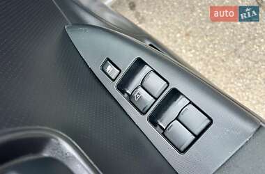 Хэтчбек Nissan Note 2010 в 