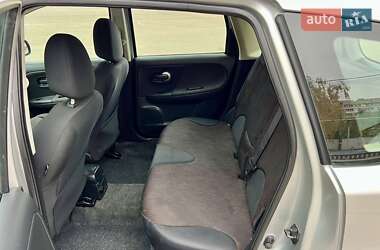 Хэтчбек Nissan Note 2010 в 