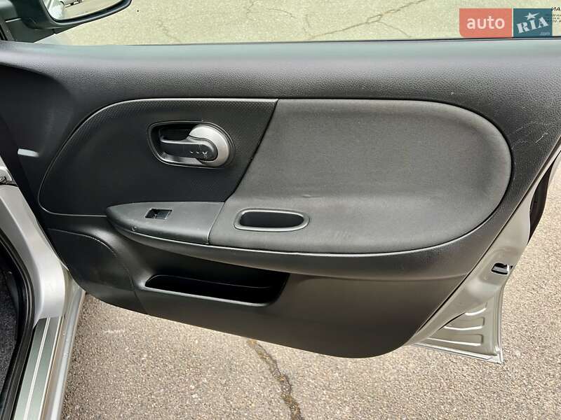 Хетчбек Nissan Note 2010 в Києві
