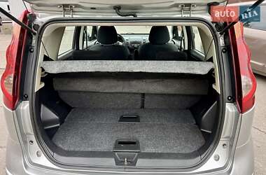 Хэтчбек Nissan Note 2010 в 