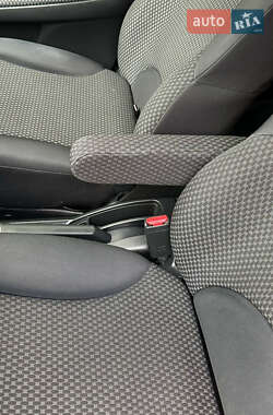 Хэтчбек Nissan Note 2006 в 