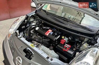 Хэтчбек Nissan Note 2006 в 