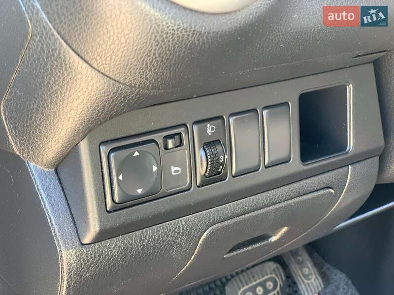 Хэтчбек Nissan Note 2007 в Виннице фото 20 Хэтчбек Nissan Note 2007 в Виннице