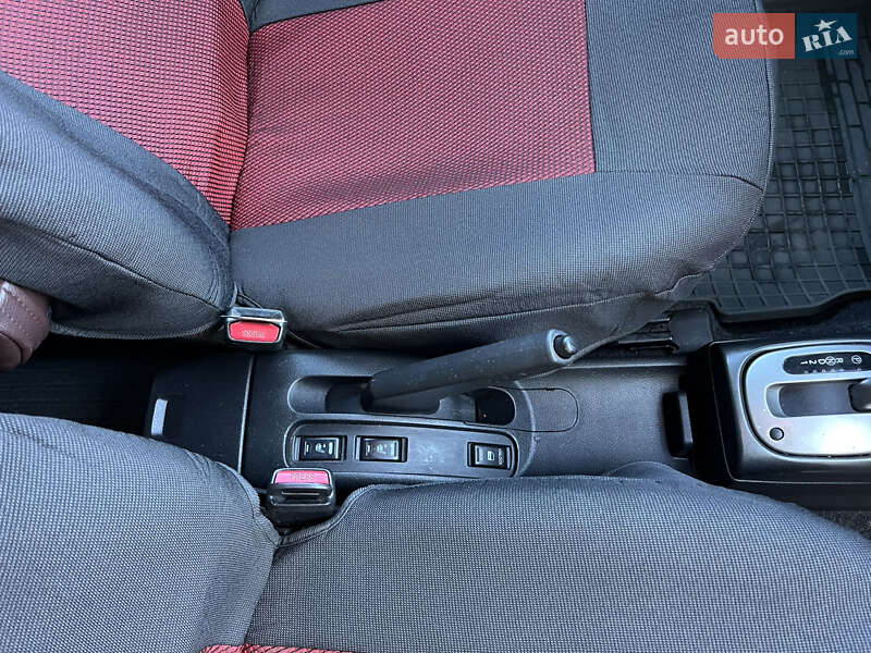 Хэтчбек Nissan Note 2007 в Могилев-Подольске фото 35 Хэтчбек Nissan Note 2007 в Могилев-Подольске