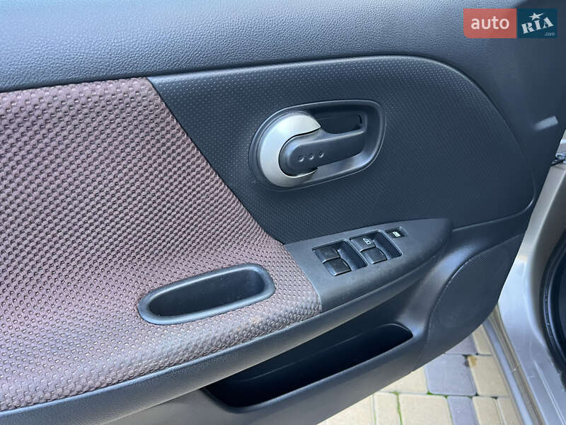 Хэтчбек Nissan Note 2007 в Могилев-Подольске фото 38 Хэтчбек Nissan Note 2007 в Могилев-Подольске