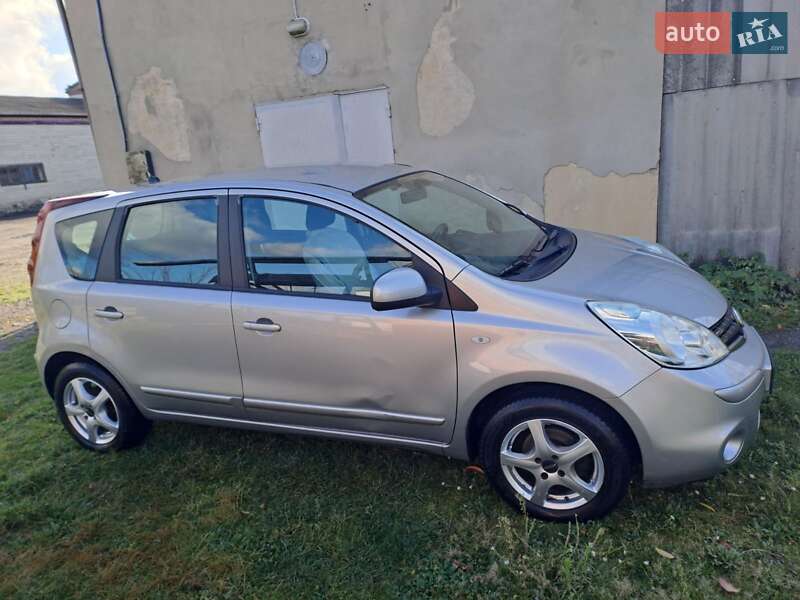 Хэтчбек Nissan Note 2009 в Решетиловке