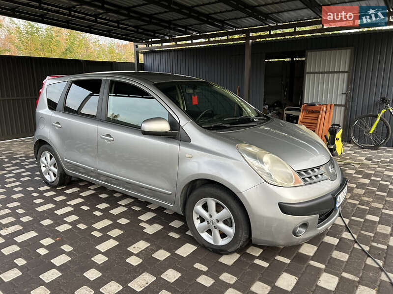 Хэтчбек Nissan Note 2006 в Буче