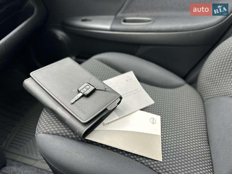 Хэтчбек Nissan Note 2006 в Староконстантинове