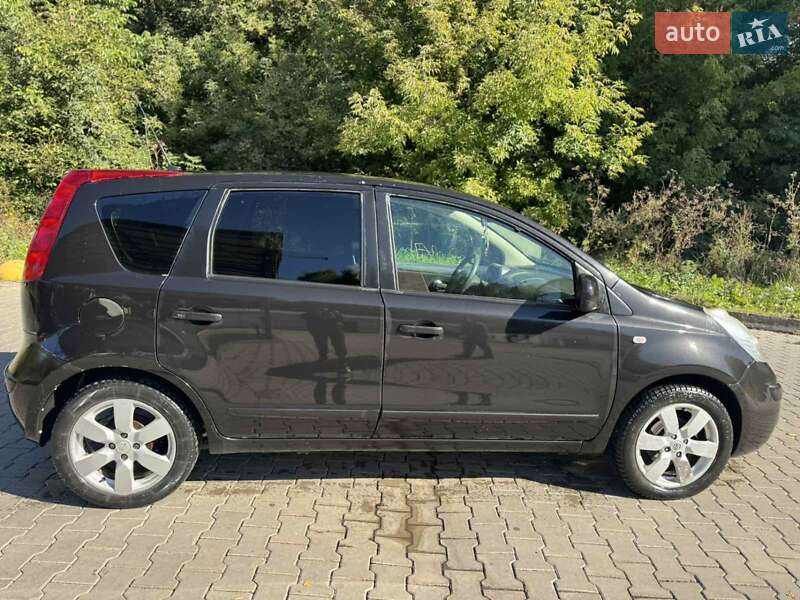Хэтчбек Nissan Note 2008 в Староконстантинове