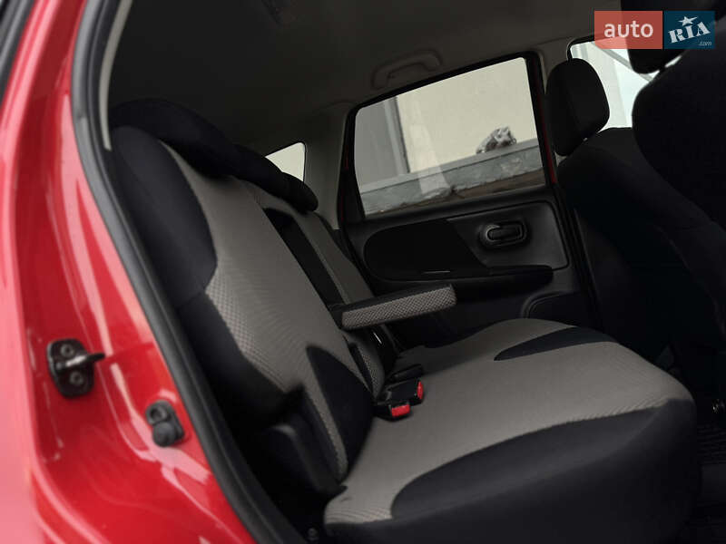 Хетчбек Nissan Note 2011 в Дрогобичі