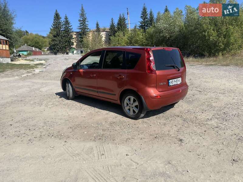 Хэтчбек Nissan Note 2008 в Могилев-Подольске