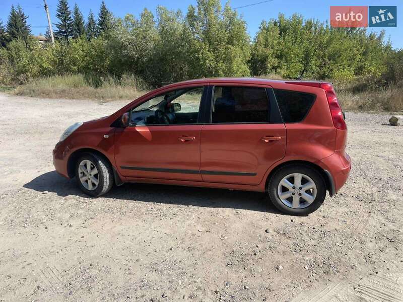 Хэтчбек Nissan Note 2008 в Могилев-Подольске