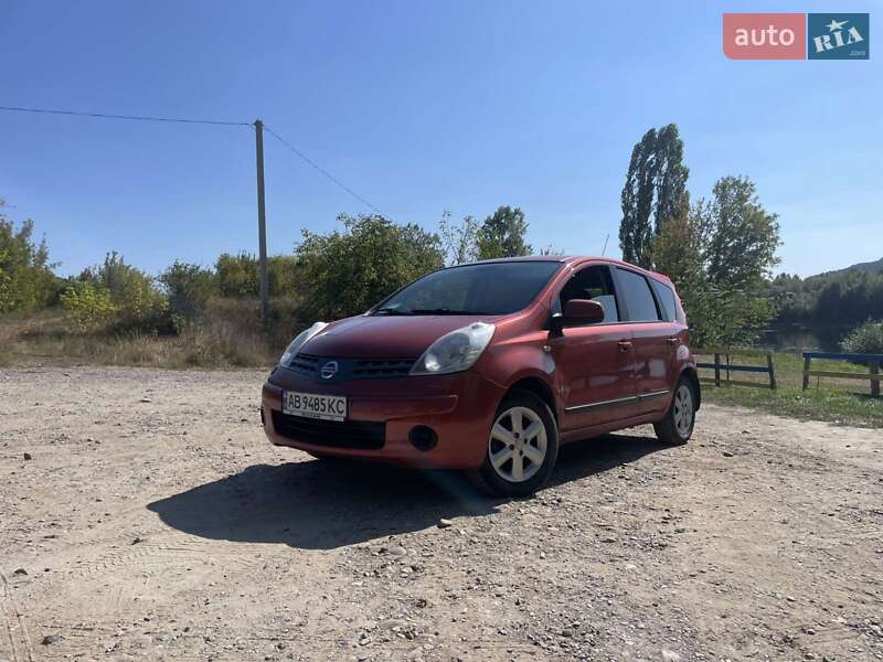 Хэтчбек Nissan Note 2008 в Могилев-Подольске