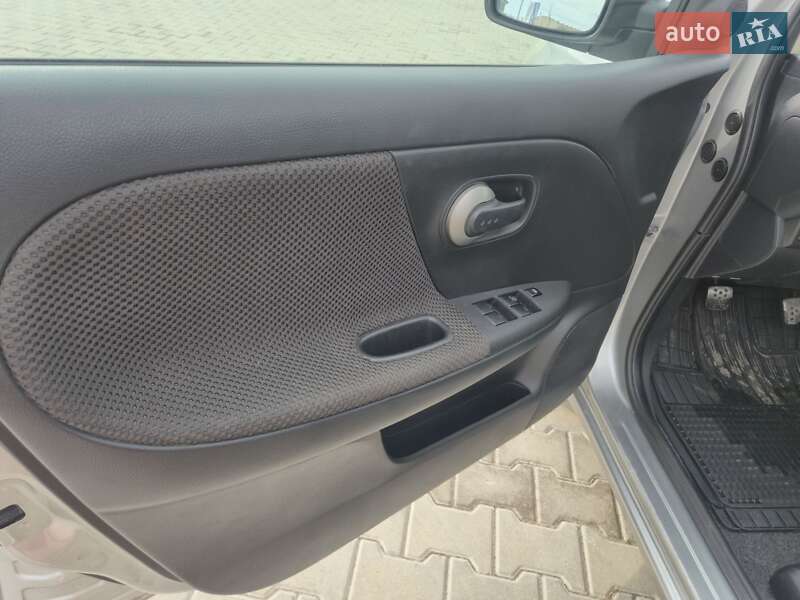 Хэтчбек Nissan Note 2008 в Киеве