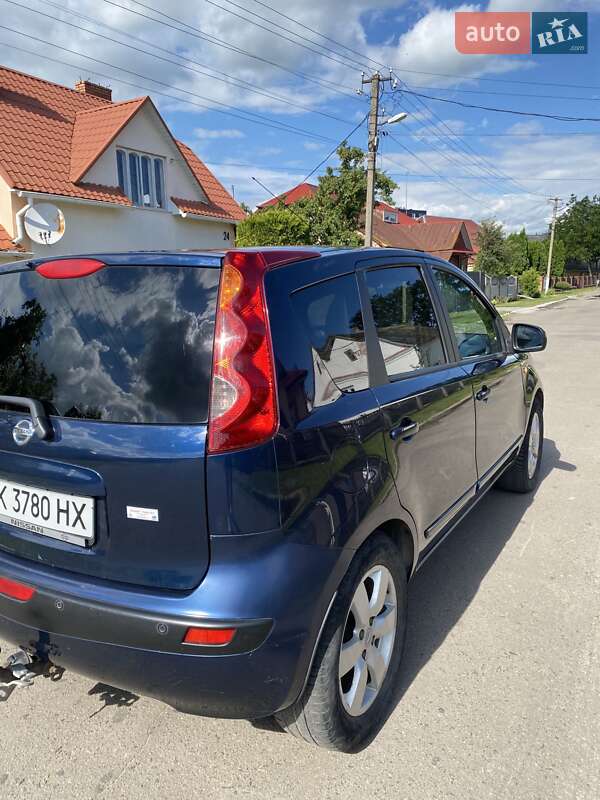 Хэтчбек Nissan Note 2006 в Дубно