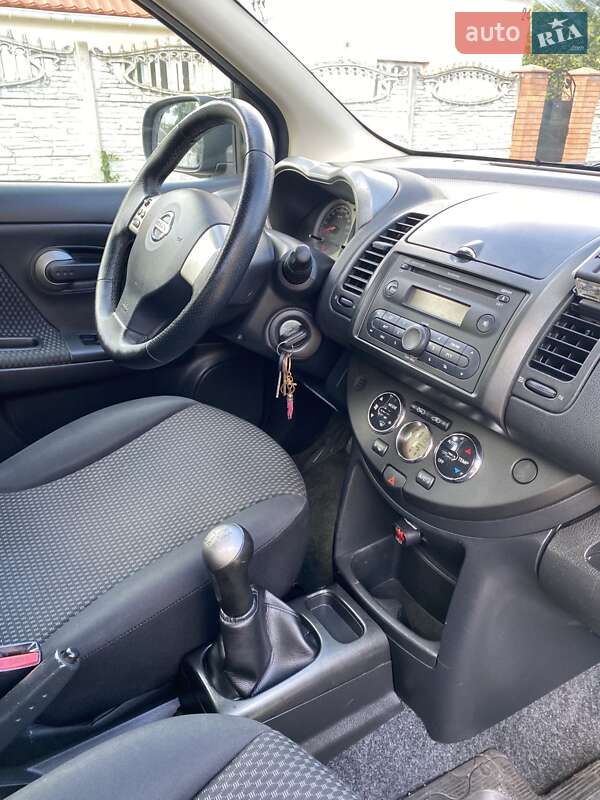 Хэтчбек Nissan Note 2006 в Дубно