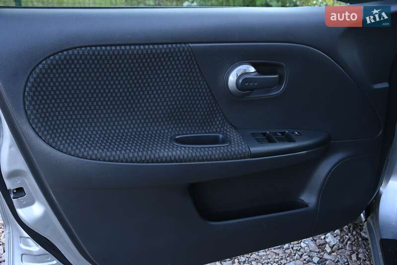 Хэтчбек Nissan Note 2006 в Бердичеве фото 12 Хэтчбек Nissan Note 2006 в Бердичеве