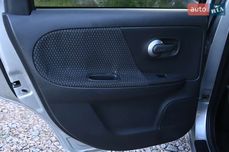 Хэтчбек Nissan Note 2006 в Бердичеве фото 19 Хэтчбек Nissan Note 2006 в Бердичеве