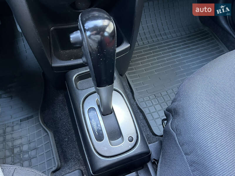 Хэтчбек Nissan Note 2007 в Могилев-Подольске