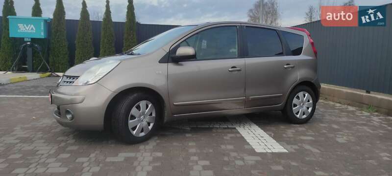 Хэтчбек Nissan Note 2008 в Коростене