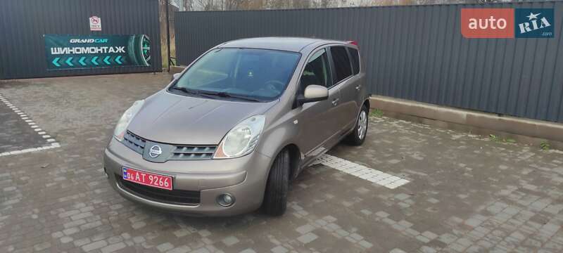 Хэтчбек Nissan Note 2008 в Коростене