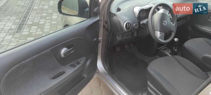 Хэтчбек Nissan Note 2008 в Коростене