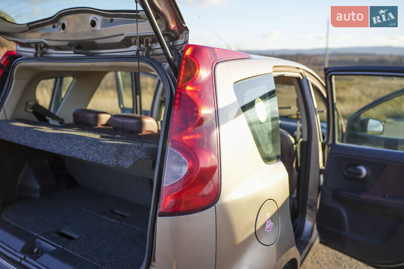 Хэтчбек Nissan Note 2007 в Дрогобыче