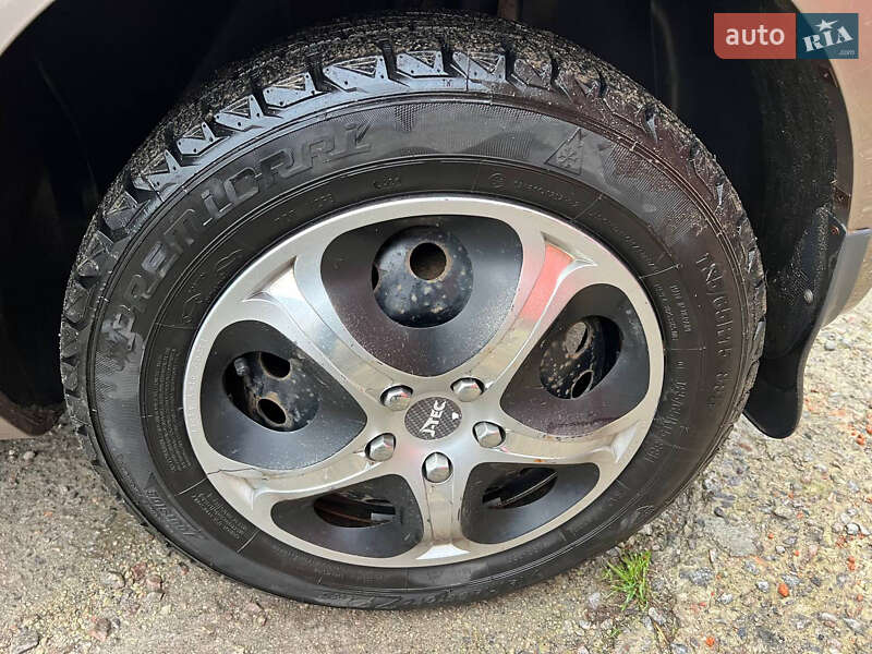 Хэтчбек Nissan Note 2007 в Полтаве