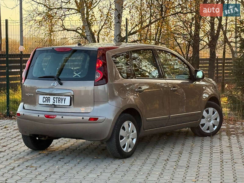 Хэтчбек Nissan Note 2011 в Стрые