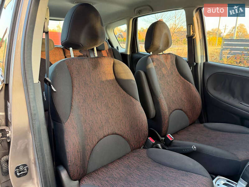 Хэтчбек Nissan Note 2011 в Стрые