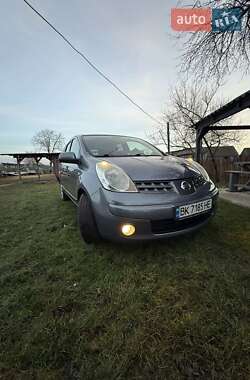 Хетчбек Nissan Note 2009 в Дубровиці