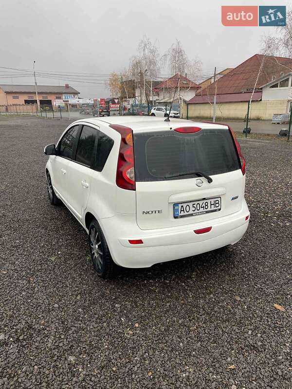 Хетчбек Nissan Note 2010 в Виноградові
