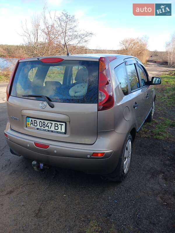 Хэтчбек Nissan Note 2012 в Ладыжине