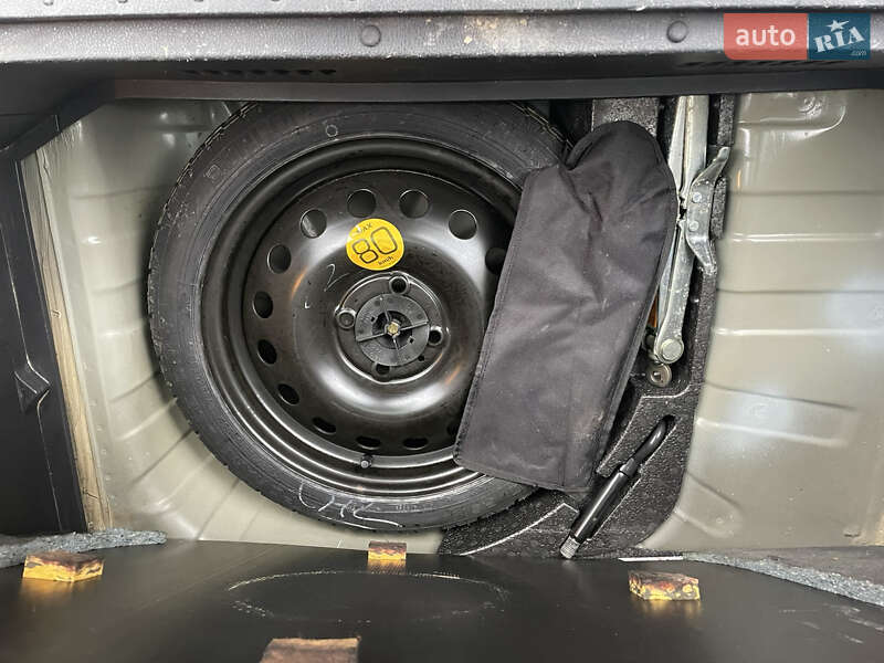 Хэтчбек Nissan Note 2006 в Ивано-Франковске