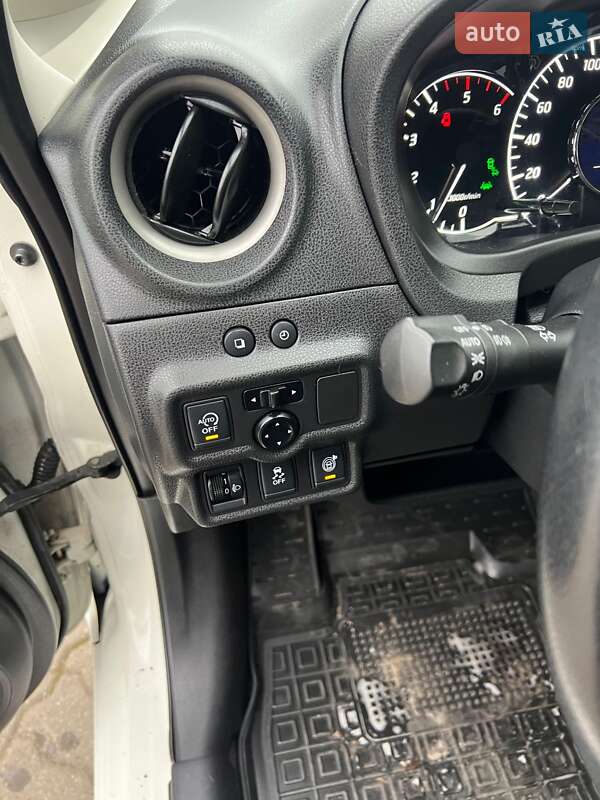 Хэтчбек Nissan Note 2013 в Луцке