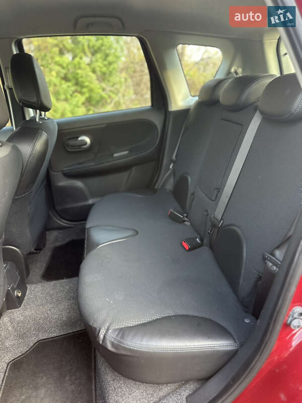 Хэтчбек Nissan Note 2012 в Ровно