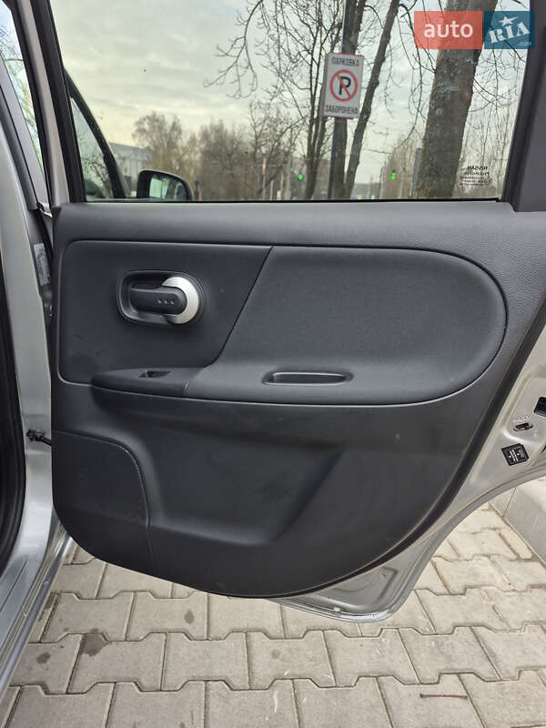 Хэтчбек Nissan Note 2010 в Луцке фото 16 Хэтчбек Nissan Note 2010 в Луцке