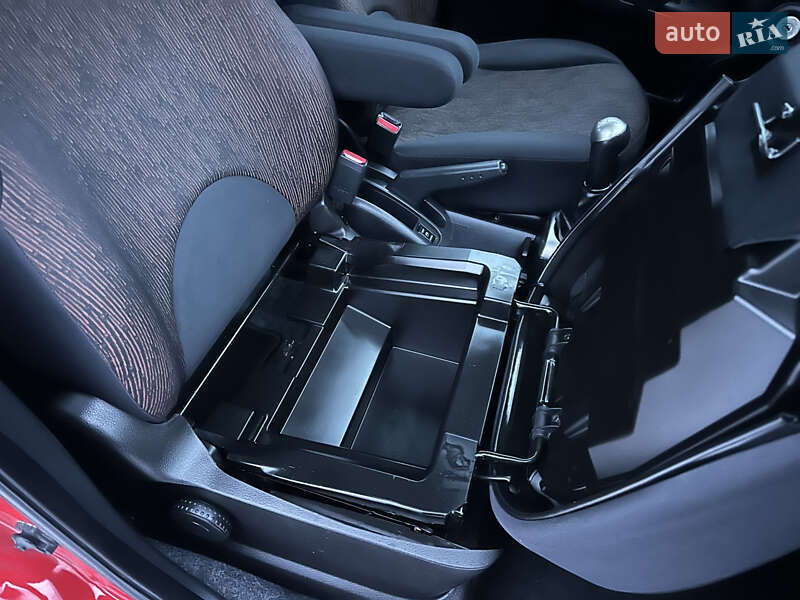 Хэтчбек Nissan Note 2010 в Виннице