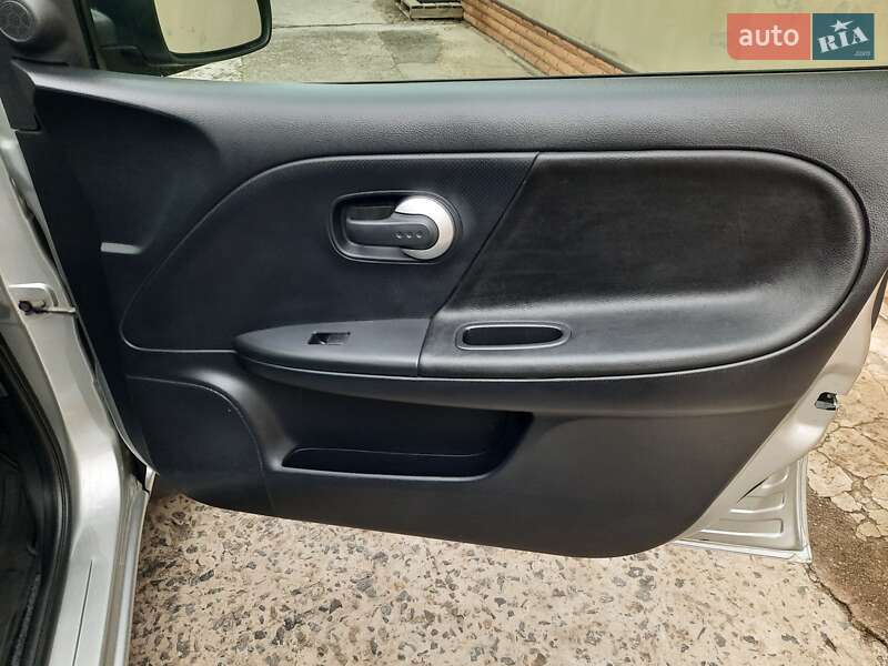 Хэтчбек Nissan Note 2013 в Новомосковске