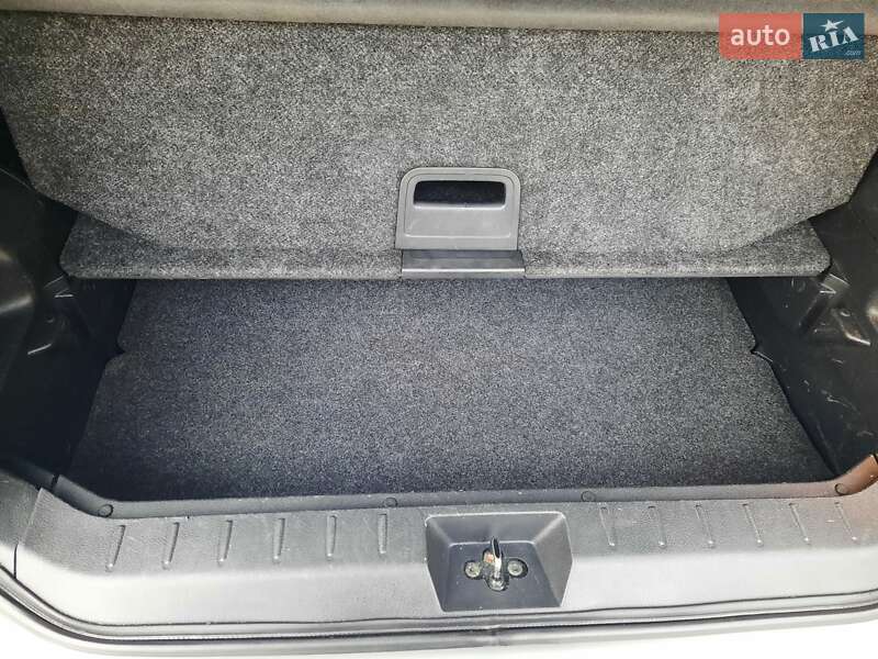 Хэтчбек Nissan Note 2013 в Новомосковске